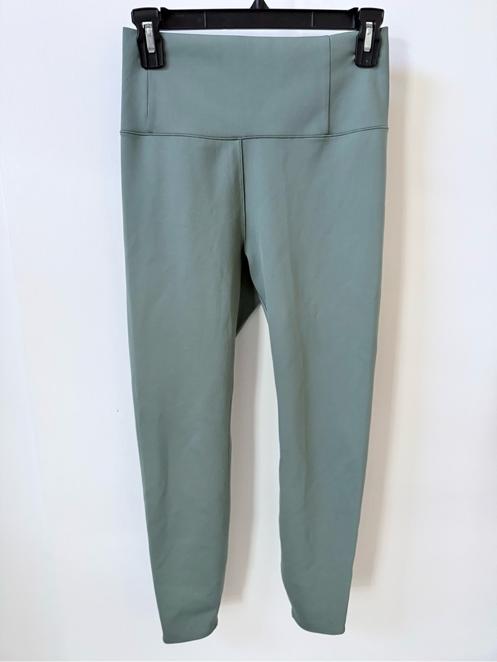 NWOT Vuori Uplift Evolve 7/8 Leggings in Fern - Picture 4 of 14